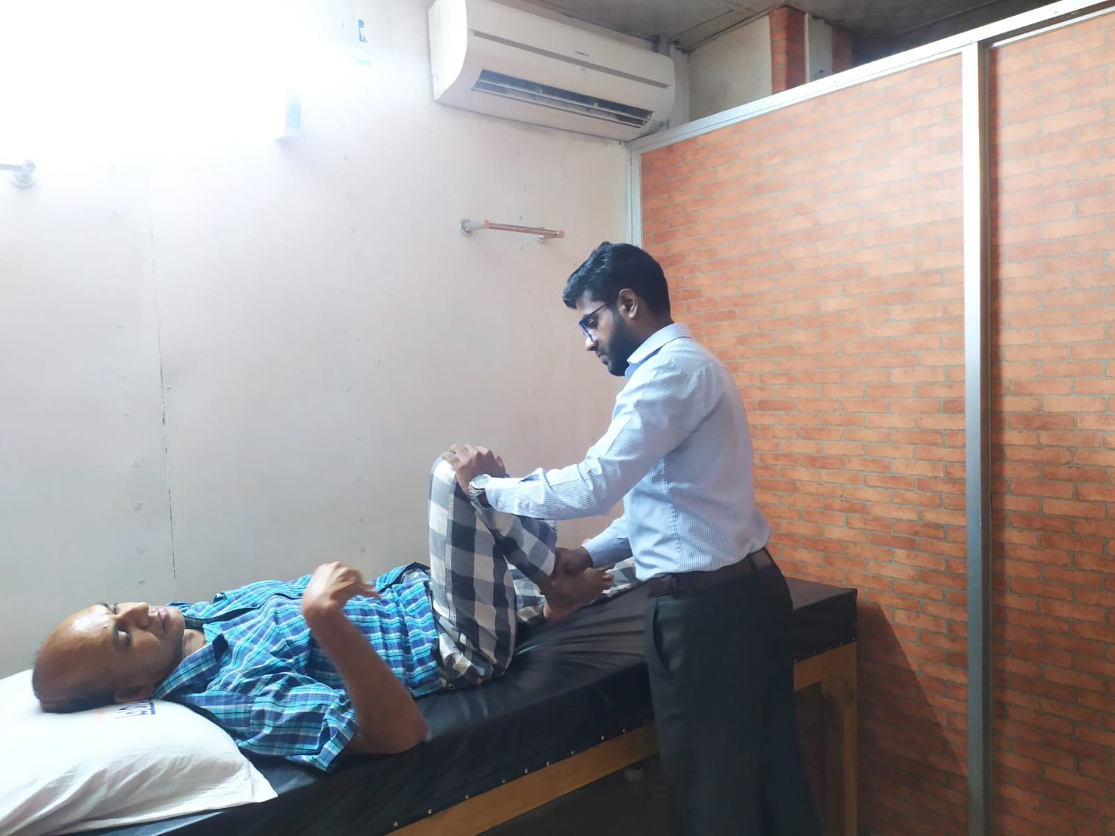Physiotherapy - Khwaja Badrudduja Modern Hospital physiotherapy center